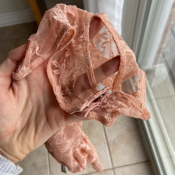 NWT Lace long sleeve Bodysuit. FOREVER21 - Picture 4 of 4